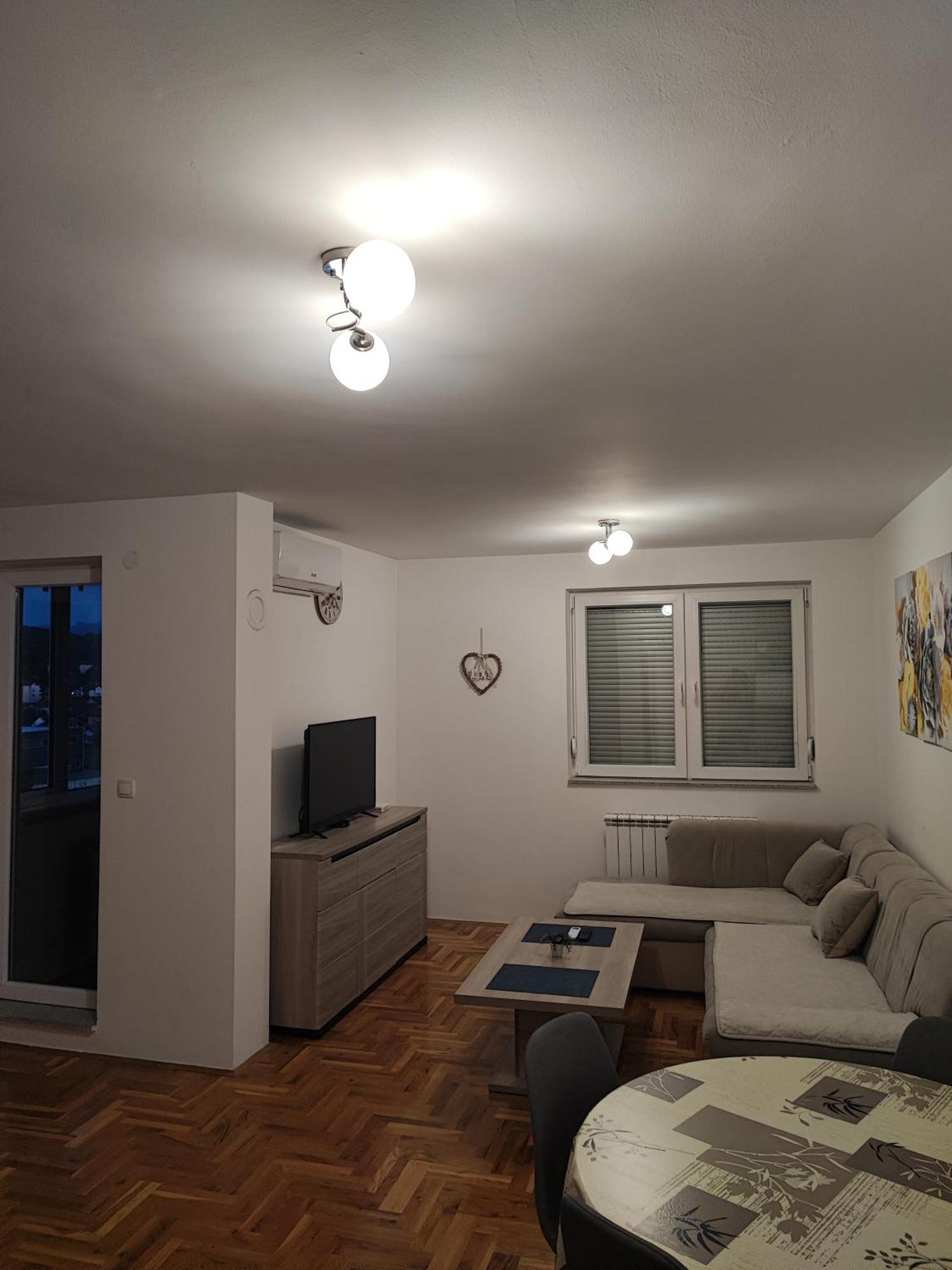 S&D Apartman Lukavica Bagian luar foto